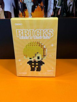 Мини-конструктор Санджи (Sanji) One Piece DMXC BRICKS F3039 на 169 деталей в жёлтой коробке с изображением пиксельной фигурки со светлыми волосами в чёрном костюме
